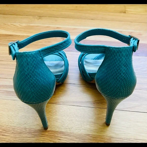 White House Black Market Heels, Size 7M, Turquoise - Picture 5 of 11